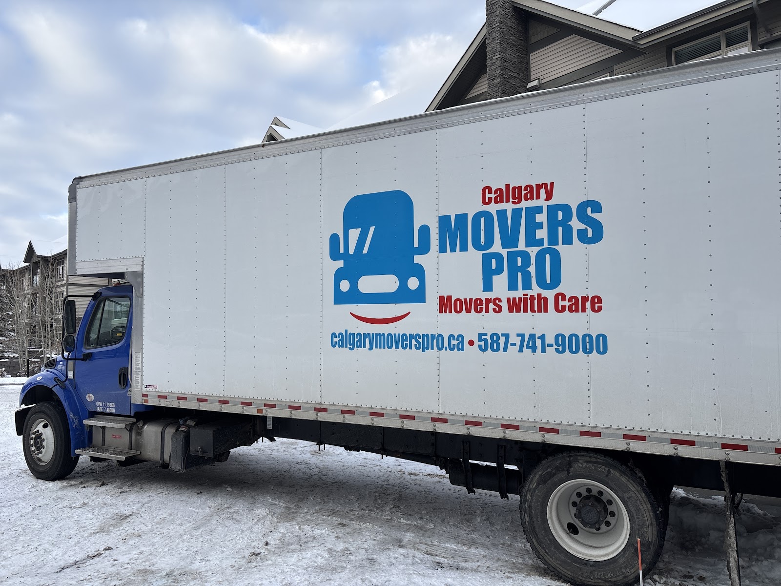 Calgary Movers Pro team at work